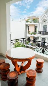 lucasta hotel