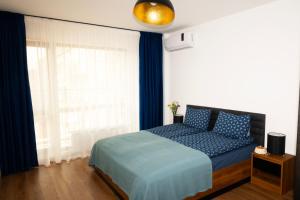 Spacious Stylish 2BDR Central