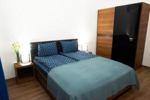 Spacious Stylish 2BDR Central