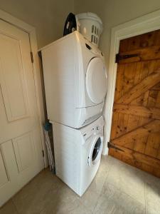 Historic Thatched Cottage Getaway in Kilkenny