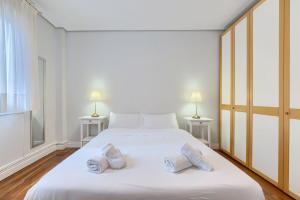 Azkuna Plaza & Vista Alegre by Next Stop Bilbao