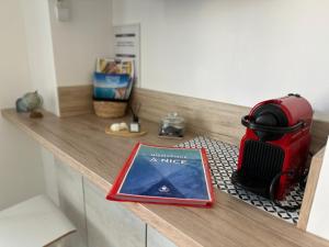 Stylish Apartment on Place Massena - Steps from Beach