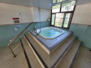 Suíte Vista Azul - Banheira com vista Pedra Azul