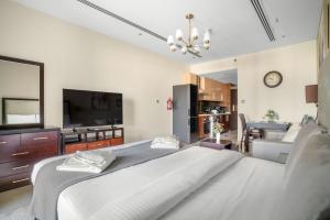 Stylish Downtown Studio