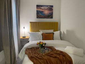 NOVA SUITE - Luxury, Stylish & fully furnished 2 bed Apartment minutes away from the beach Sleeps 4 to 5