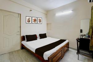 Super Townhouse Pallikarani Near Balaji Dental College