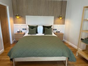 The Hideaway At The Busfeild Arms