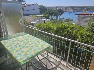 Seafront apartment with balcony-50 m from the sea