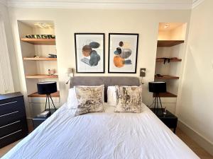 Luxury Three Bedroom Apartment in Kensington