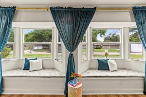 Unique & Colorful Oasis 10 min to NRG FIFA