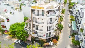 lucasta hotel