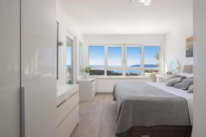 Luxury penthouse with jacuzzi, panoramic view