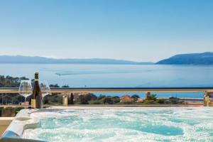 Luxury penthouse with jacuzzi, panoramic view