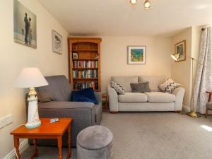 6 Wildersmouth Court Apartments