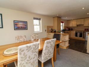 6 Wildersmouth Court Apartments