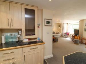 6 Wildersmouth Court Apartments