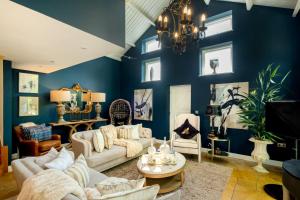 Campden Barn - Exclusive Home with Hot Tub