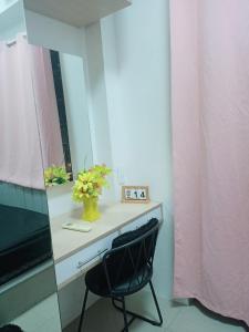 Cozy Couple Room