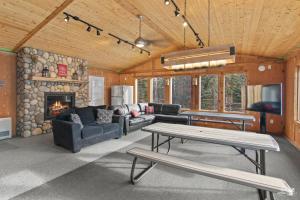 Silver Cabin – Dry Cabin with Bunks Fish On!