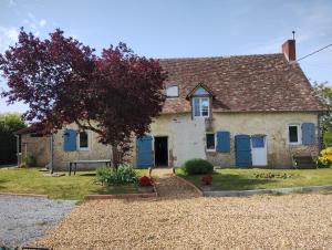 Maisons d'hotes Le doux refuge berceen au calme de sa campagne pres circuit Mans Sud, grand lit avec berceau et possibilite lit pliant en rajout : photos des chambres