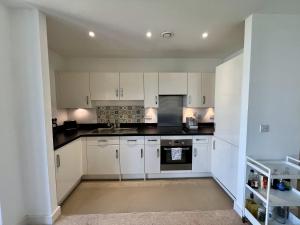 Modern & Comfortable City Center Suite with Balcony