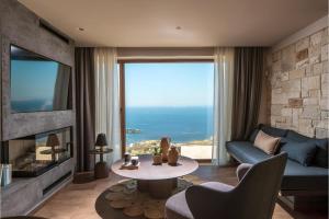 Villa Ouranos -the World Unfolds Before You