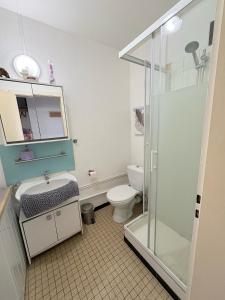 Studio RDC calme avec parking fermé près autoroute et tram C