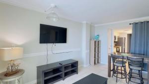 Carolina Winds #2 Great Ocean Front condo pool