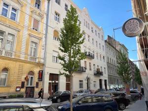 FOR LONG THERM!! Teresian Apartment near the Andrássy street FREE AIR CONDITIONER FREE COFFEE