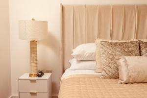 Central Leeds Dock Apt& Free Secure Parking!