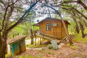 Cedar Falls Cabins #6 Hillside with Views!