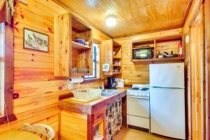 Cedar Falls Cabins #6 Hillside with Views!