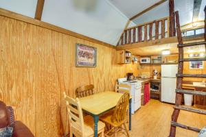 Cedar Falls Cabin 3 Next to Turner Falls Park