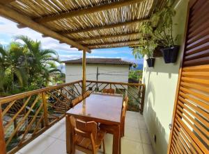 Residência em condom, 1 ou 2 suítes, vista para o mar, Praia do Curral, Ilhabela