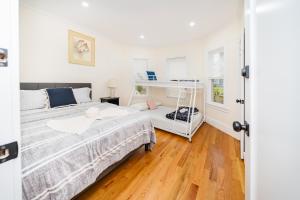 76 Carruth - 4BR Cozy and Lovely Apt