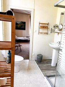 B&B / Chambres d'hotes Jolly Chateau - Family and Friends suite : Chambre Familiale avec Salle de Bains Privative