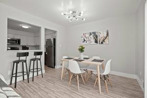 Stylish & Modern Unit Prime Location & Comfort