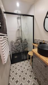 A LOMBRE DE LA TREILLE -Proche Saint-Emilion