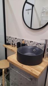 A LOMBRE DE LA TREILLE -Proche Saint-Emilion