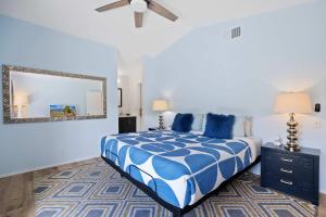 Hacienda Hideaway 3BR Desert Oasis w Pool Spa & Firepit