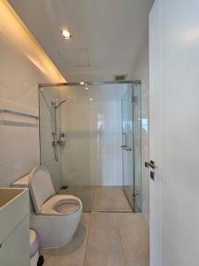 Modern 2 Bedroom Condo for Rent in Asoke