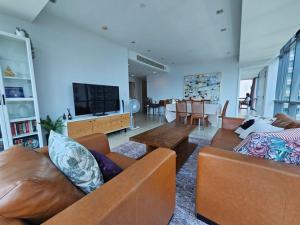 Modern 2 Bedroom Condo for Rent in Asoke
