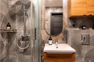 VIP Plac Jana z Głogowa 2