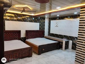 shri radhey home stay