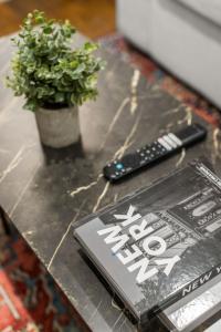 Stylish Escape Modern 2BR Condo on Prince Street