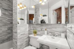 Stylish Escape Modern 2BR Condo on Prince Street