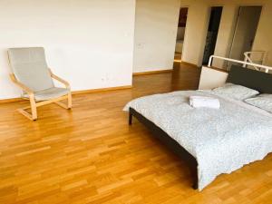 5 Room Huge flat, 3 Balconies, with Lake View HWA6