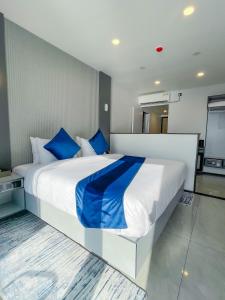 iCom Blue Seaview