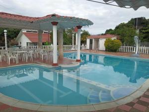 La Alborada Min 15 personas