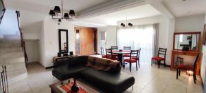Casa Vistalba Chacras de Coria Garage y gimnasio